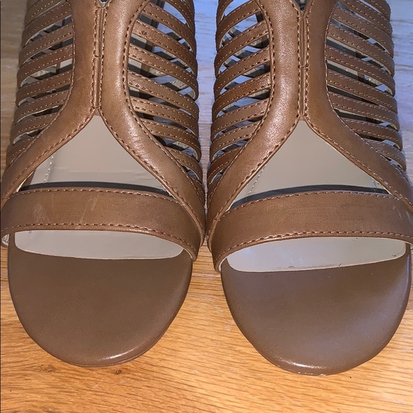 Ellen Tracy heels - Picture 7 of 8